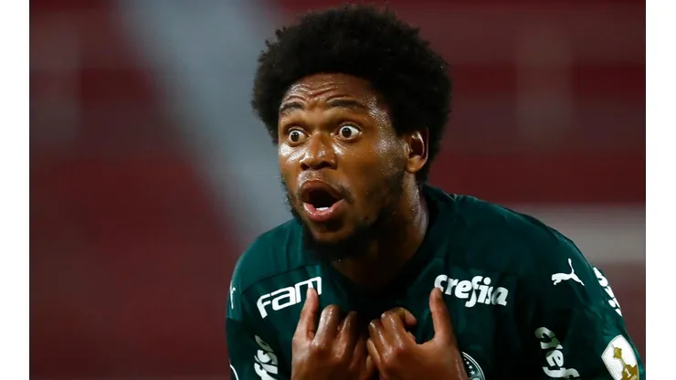 Hizo todo mal: Luiz Adriano salió con coronavirus y atropelló a una persona