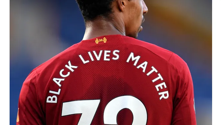 Lamentable: Liverpool informó que dos jugadores recibieron insultos racistas tras la derrota