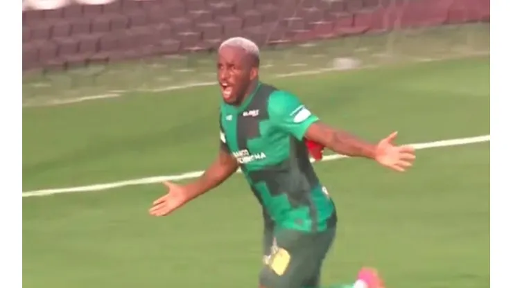 Jefferson Farfán apenas tuvo que esperar unos minutos para anotar.