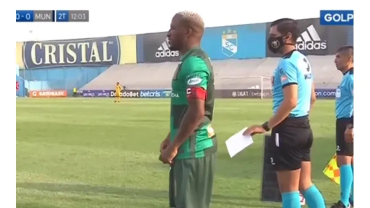 Jefferson Farfán ingresó en reemplazo de José Manzaneda.