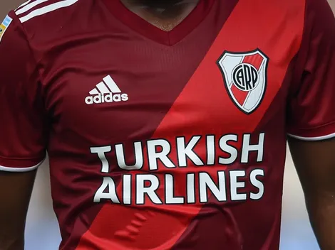 Sería un bombazo: la marca de ropa que quiere vestir a River y reemplazar a adidas