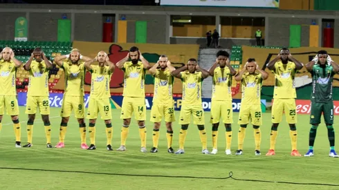 El gesto de los jugadores del Atlético Bucaramanga en la previa al duelo con Patriotas.