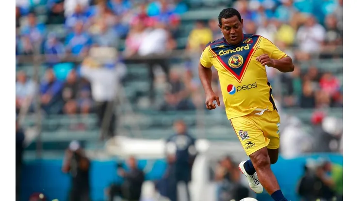 Negro Santos trolleó a futbolistas de Chivas.