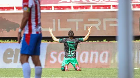 Alberto Ocejo marca tras el error de Ocejo.