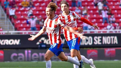 Angulo anotó un golazo para Chivas.