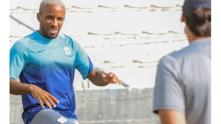 Jefferson Farfán fue confirmado en Alianza Lima hace dos semanas.