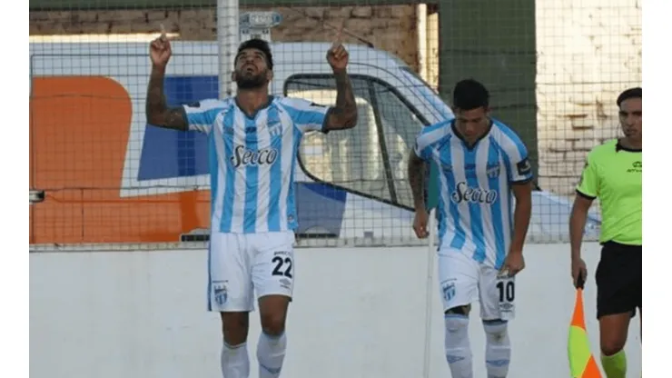 Atlético Tucumán se lo dio vuelta a Sarmiento con un doblete de Toledo