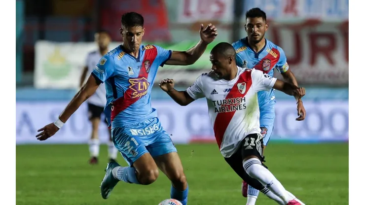 River volvió a pecar de predecible y no pudo con Arsenal.