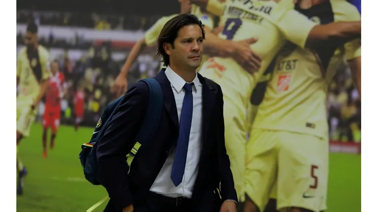 Solari pone como titulares a Roger Martínez y Gio Dos Santos.
