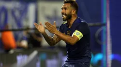 Carlos Tevez festejando un gol con los colores de Boca.