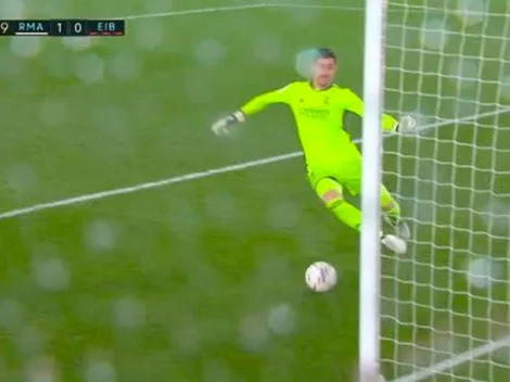 Video: Courtois salvó sobre la línea lo que era el blooper de su vida