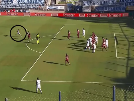 Video: Licht la agarró de aire desde afuera del área y la clavó en el ángulo