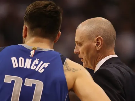 Rick Carlisle, coach de Doncic, dio positivo de coronavirus y estaba vacunado