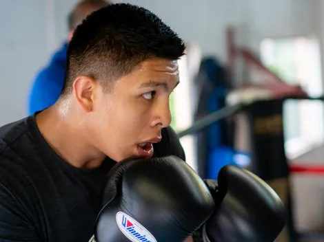 Jaime Munguía hace lujo de su físico a 20 días de su pelea