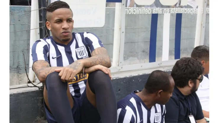 Jefferson Farfán llevará la camiseta número 10 de Alianza Lima.