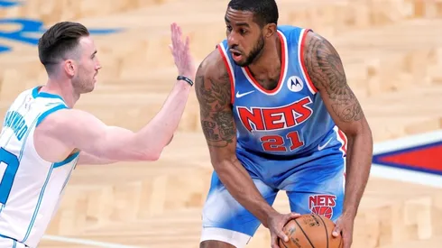 LaMarcus Aldridge ante Gordon Hayward