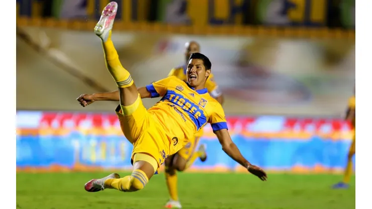 Hugo Ayala apareció en el entrenamiento de Tigres.