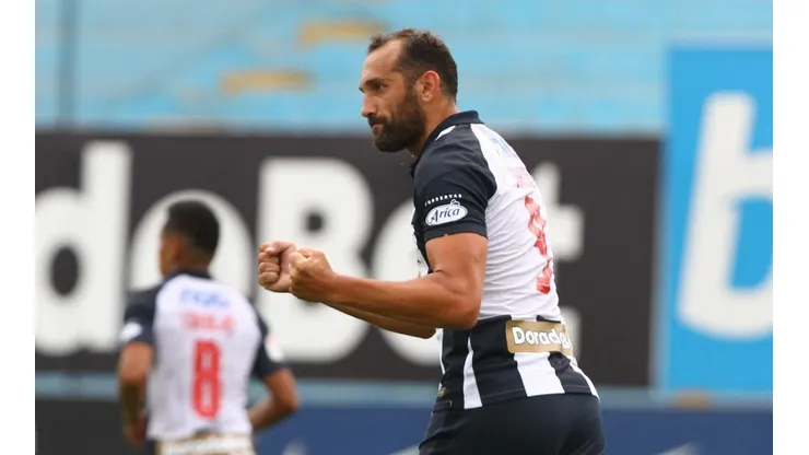 Alianza Lima logró empatar en los últimos minutos con gol de Hernán Barcos.