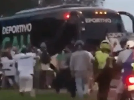 Video: hinchas del Deportivo Cali atacaron a piedra el bus de su equipo