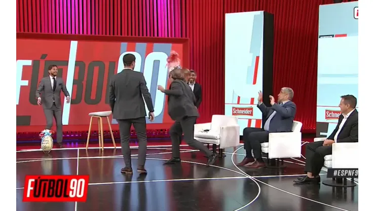 Video: Vignolo tiró el centro y Ruggeri rompió en pedazos un huevo de pascua