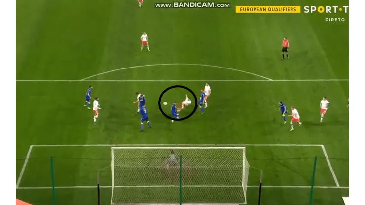 Robert Lewandowski la agarró de aire.