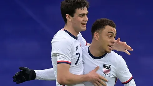 Giovanni Reyna y Sergiño Dest (Foto: Getty)