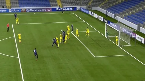 Video: Maliy se hizo ante Francia un gol en contra muy difícil de entender