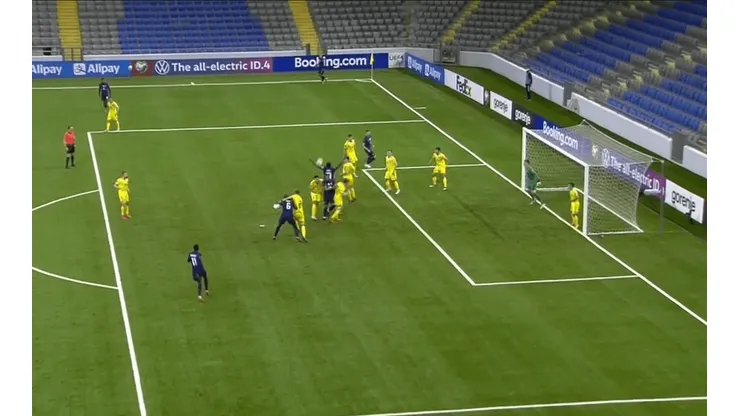 Video: Maliy se hizo ante Francia un gol en contra muy difícil de entender