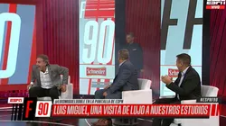 El estudio, envueltos en risas.