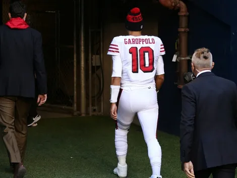 49ers le muestra la puerta de salida a Jimmy Garoppolo