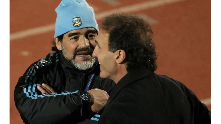 La foto inédita que subió Ruggeri con Maradona: "Con el más grande entrenando atrás"
