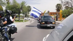 Caravana de aficionados de Monterrey.