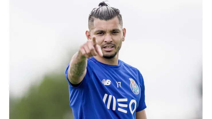 Tecatito Corona podría marcharse de Portugal en el verano