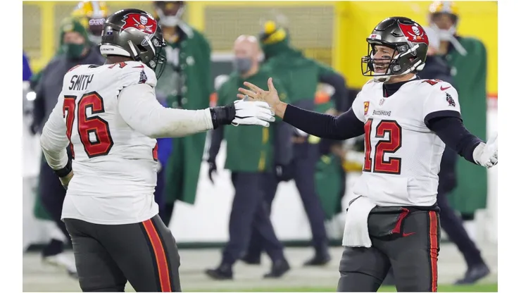 Tom Brady y Donovan Smith (Foto: Getty)