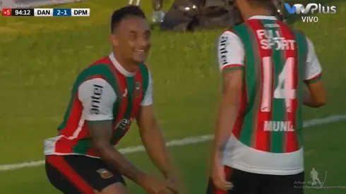 César Pereyra festejando su tanto igual que contra River.