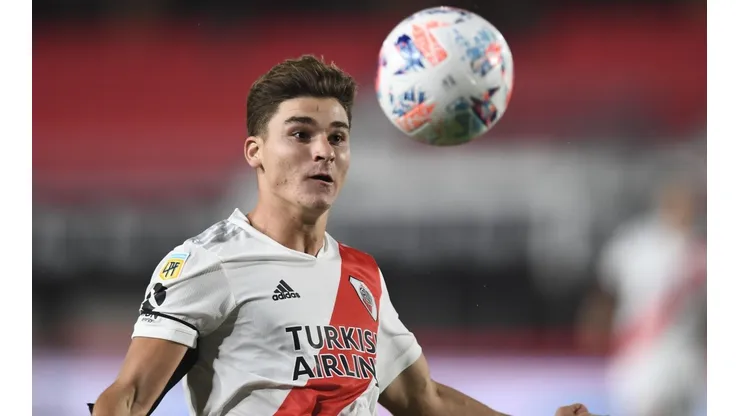 Julián Álvarez defendiendo la camiseta de River Plate.