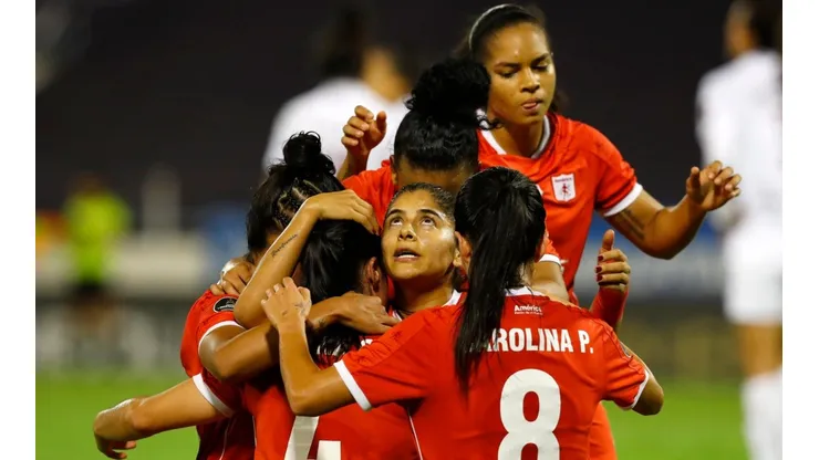 América de Cali femenino disputando la gran final de la Copa Libertadores Femenina 2021 ante Ferroviaria.