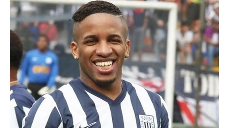 Alianza Lima volvió a primera división después de descender en cancha.