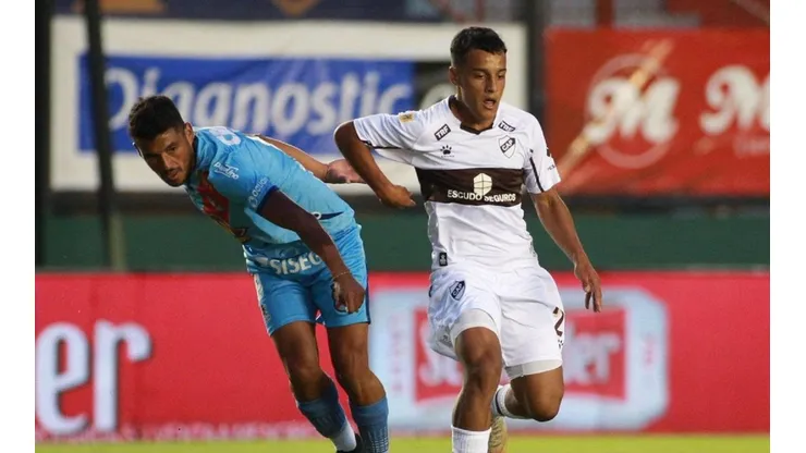Reparto de unidades entre Arsenal y Platense.