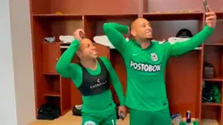 Jarlan Barrera y Vladimir Hernández mientras se graban cantando el 'Pregón Verde'.