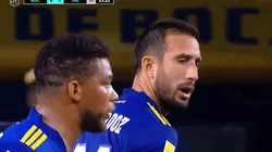 Duro cruce entre Frank Fabra y Carlos Izquierdoz.