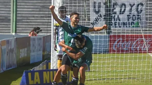El festejo de los jugadores de Sarmiento.