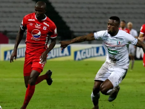 Se encienden las alarmas: Adrián Ramos salió de la cancha lesionado en camilla