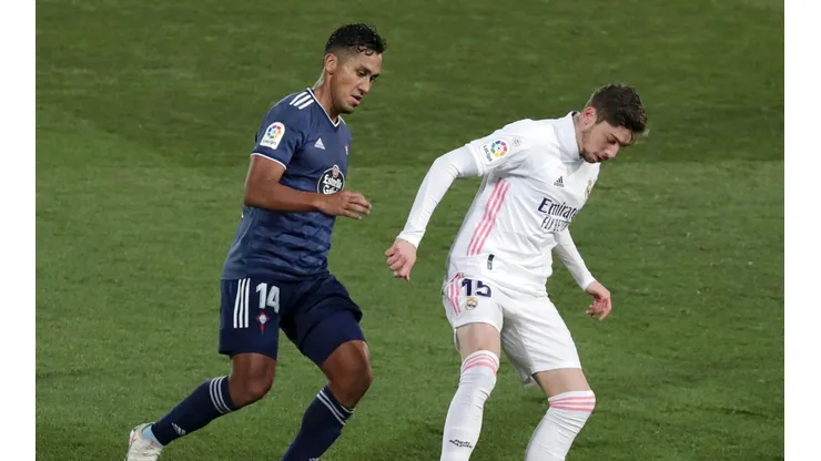 Renato Tapia fue presionado en la marca por Kroos y Karim Benzema anotó.