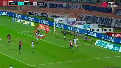 Hace lo que quiere: River, a puro toque, le metió el segundo a Godoy Cruz