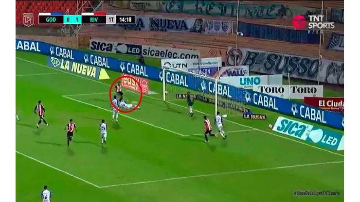 Hace lo que quiere: River, a puro toque, le metió el segundo a Godoy Cruz