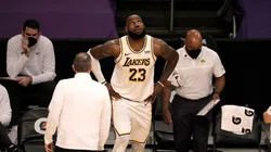 LeBron James sale de partido de Los Angeles Lakers