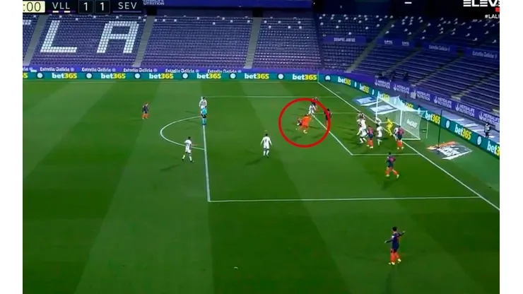 Épico: Bono, arquero del Sevilla, empató el partido contra Valladolid en la última jugada