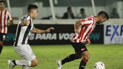 Una postal del empate entre Central Córdoba y Estudiantes.