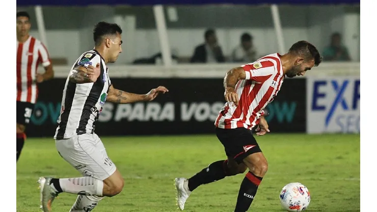 Una postal del empate entre Central Córdoba y Estudiantes.